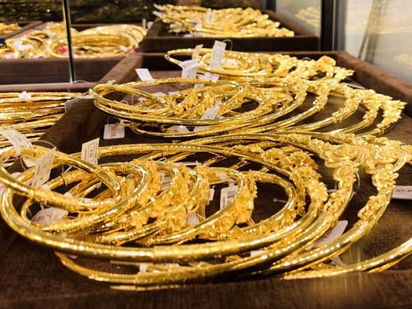 Giá vàng bật tăng, sát mốc 58 triệu đồng/lượng