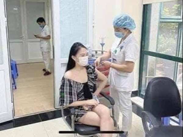 Hoa khôi khoe được tiêm vắc-xin Pfizer nhờ 'ông ngoại' bị phạt 12,5 triệu đồng