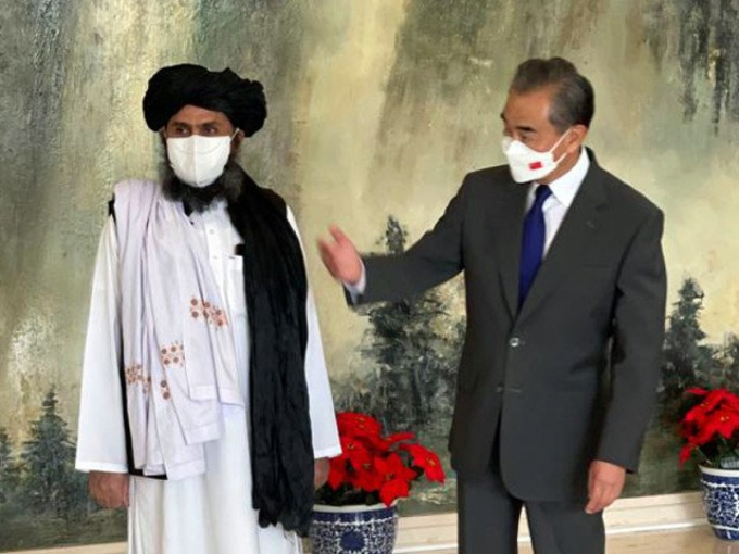 Trung Quốc 'trao quà' cho Taliban, Mỹ cảnh báo Afghanistan sẽ bị quốc tế bài xích