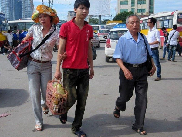 Hỏi khó: Sinh viên lên thành phố có nên ở nhờ nhà người thân thay vì thuê trọ?