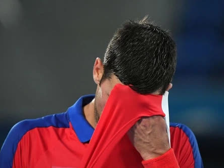 Novak Djokovic thất bại ở bán kết Olympic, bởi con người nào phải sỏi đá