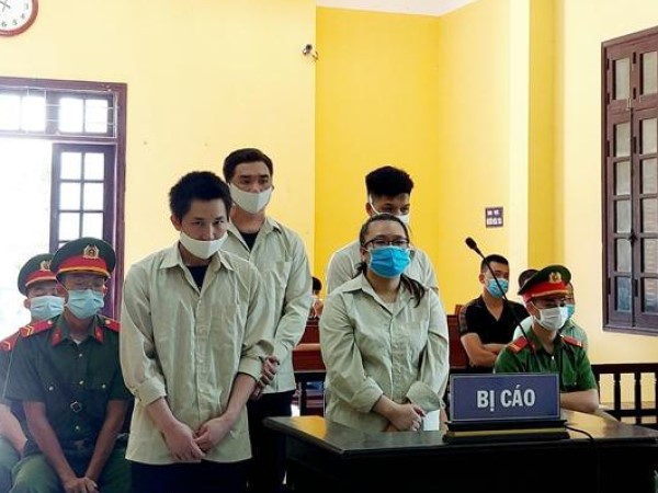 Nữ quái ở Lạng Sơn lừa đảo 21 xe ô tô lĩnh án 18 năm tù