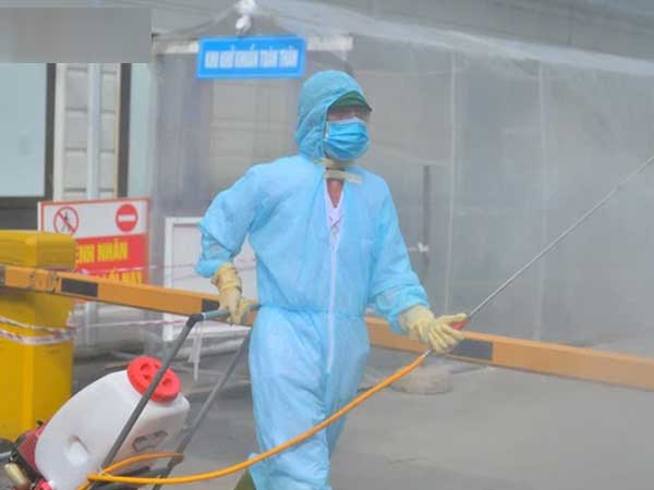 Phong tỏa BV Đa khoa Chương Mỹ, lấy mẫu xét nghiệm cho 222 người liên quan bệnh nhân dương tính SARS-COV-2