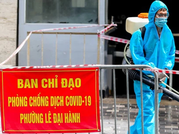 Sáng 31/7, Hà Nội thêm 23 ca dương tính SARS-CoV-2, trong đó nhóm công nhân cách ly gần một tháng, xét nghiệm nhiều lần mới dương tính
