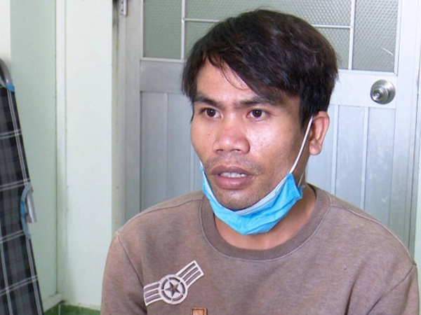 Bị đuổi khỏi nhà, gã trai lấy dao đâm chết chồng trẻ của mẹ