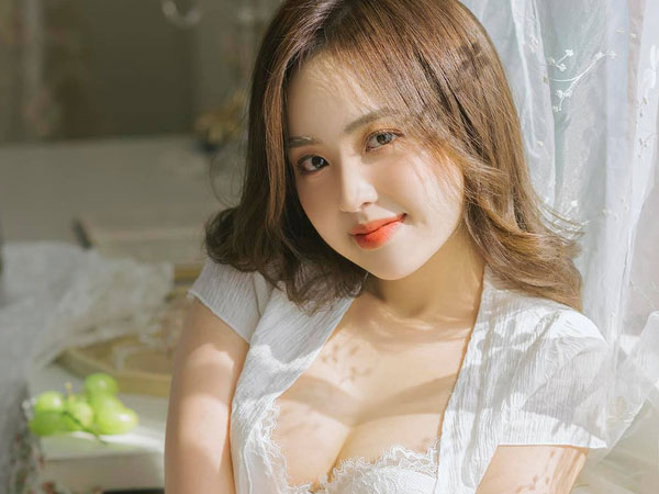 Hot girl nghi lộ ảnh sex nói gì về clip bị đánh ghen giữa phố cổ?