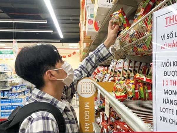 Người Việt ăn nhiều mì gói thứ 2 thế giới trong thời Covid, Masan, Acecook, Vifon... hưởng lợi ra sao?