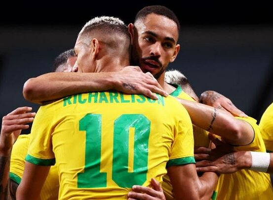 'Truyền nhân Ro béo' tỏa sáng, Brazil hóa giải ngựa ô, lọt vào bán kết Olympic