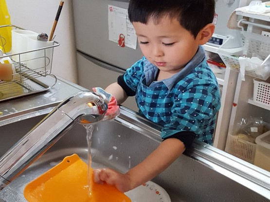 Nghiên cứu của ĐH Harvard: Không dạy trẻ làm việc nhà, lớn lên con khó thành công