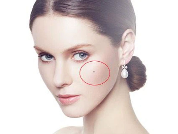 Phụ nữ có nốt ruồi ở 4 vị trí này, cả đời không lo cơm áo gạo tiền, dù có lúc gặp sóng gió nhưng cuối cùng vẫn được ban phước lành