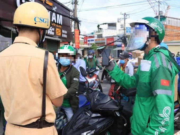 TP.HCM: Shipper mua 5 thẻ Grab giả để đi lại trong 5 quận, huyện