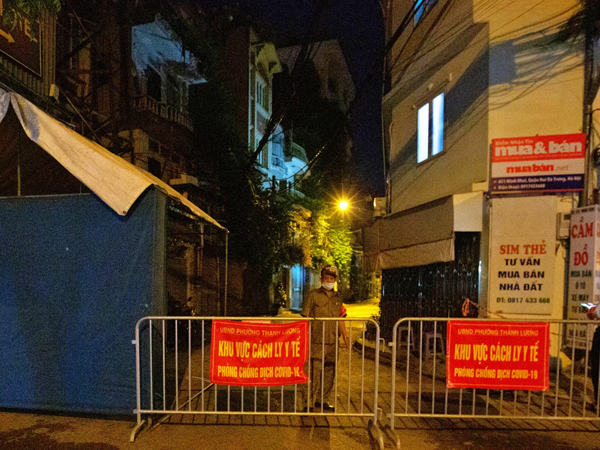 Hà Nội cách ly y tế toàn bộ ngõ 651 Minh Khai vì 20 ca dương tính SARS-CoV-2