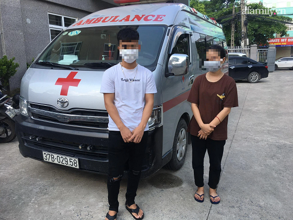 Phát hiện cặp đôi thuê xe cứu thương 'thông chốt' vào Hà Nội để kịp làm thủ tục du học