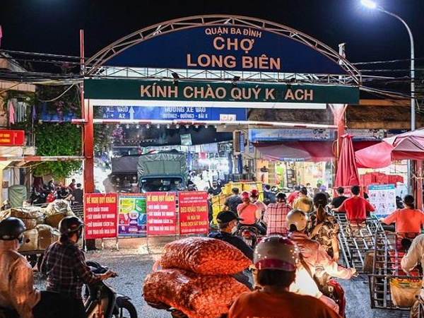 Hơn 300 tiểu thương chợ Long Biên âm tính lần 1 với SARS-CoV-2