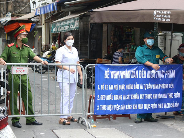 Hà Nội phong tỏa hai chợ đầu mối