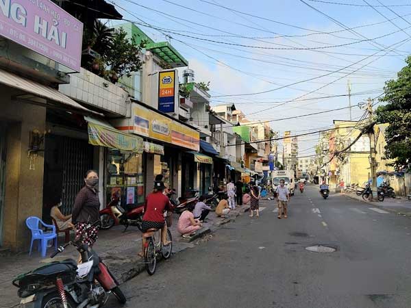 Chợ đóng, nỗi lo khi siêu thị xuất hiện F0