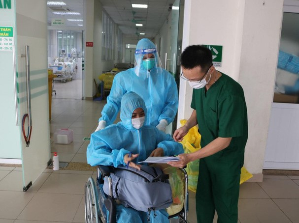 Hai nữ bệnh nhân mắc Covid-19 nguy kịch thoát ECMO ngoạn mục
