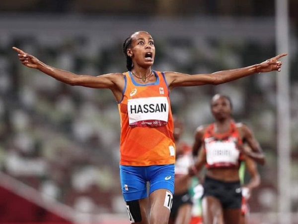VĐV Hà Lan sáng ngã vẫn về nhất vòng loại 1.500m, tối đoạt luôn HCV 5.000m Olympic Tokyo