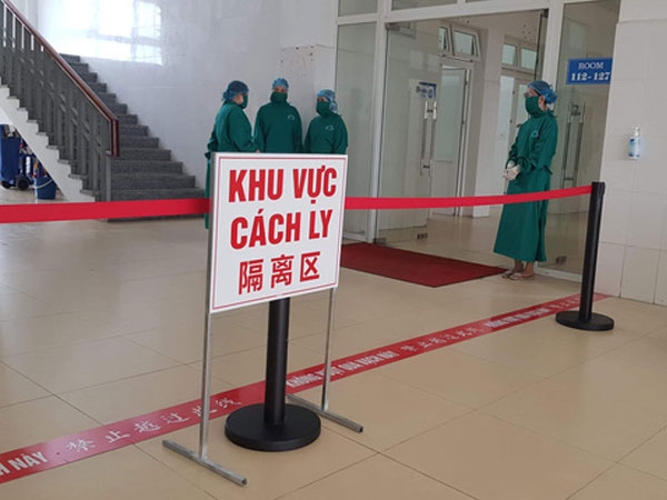 Chủ tịch UBND xã bắt người vừa mổ về đi cách ly tập trung