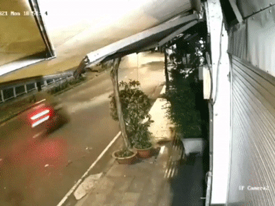 Khoảnh khắc chiến sĩ công an tử nạn trong lúc truy đuổi đối tượng vi phạm giới nghiêm khiến ai nấy xót xa
