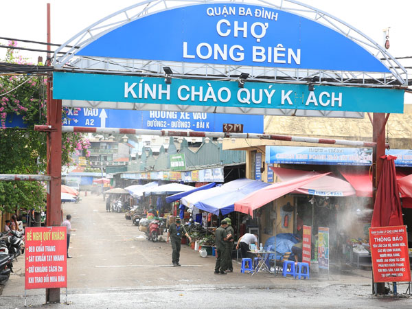 Phong tỏa, tạm ngừng kinh doanh chợ Long Biên vì có thêm ca Covid-19