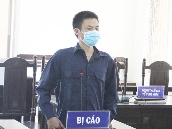 Không khẩu trang, vượt chốt, cầm dao đe, 14 ngày sau nhận 9 tháng tù