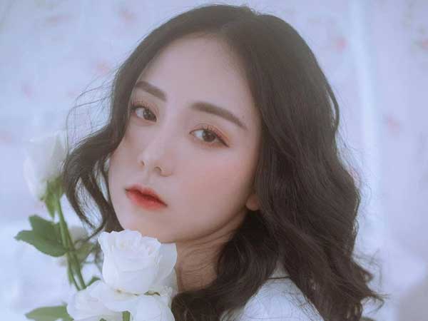 Cô giáo Minh Thu công khai làm một hành động trên sóng livestream để đáp trả tin đồn sửa mũi