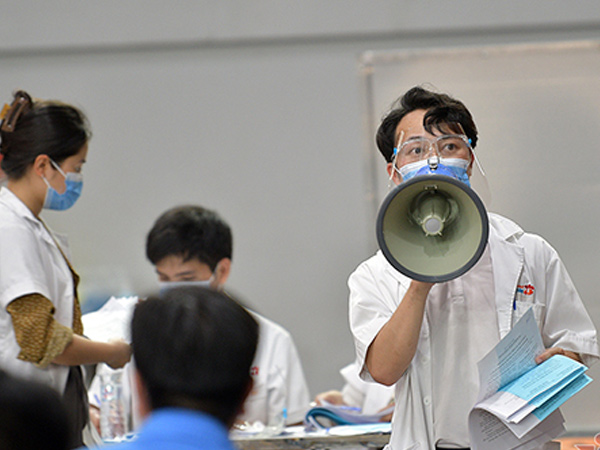 Ảnh: Những chốt bảo vệ 'vùng xanh không Covid-19' đầu tiên ở Hà Nội