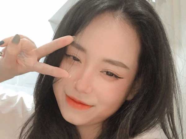 Phát hiện bố 47 tuổi vẫn âm thầm coi livestream cô giáo Minh Thu, con gái buột miệng nói 1 câu khiến ai cũng sặc cười