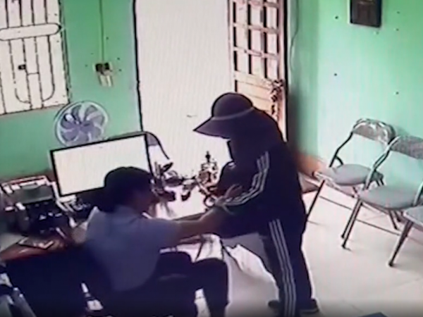 Người phụ nữ táo tợn cầm dao vào quỹ tín dụng cướp tiền