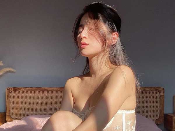Cựu hot girl khoe body cực nuột, thế này các 'cháu Gen Z' còn phải chạy theo dài dài