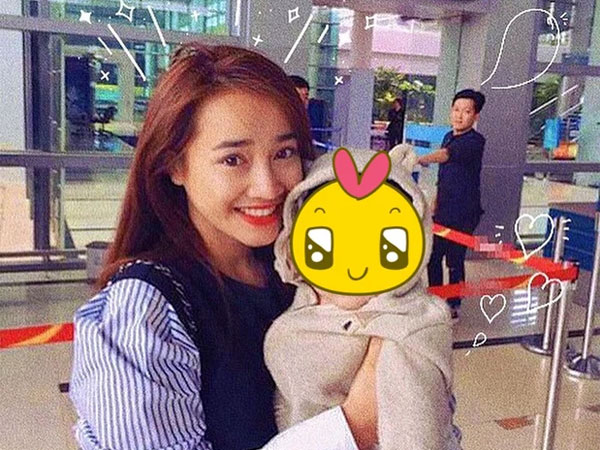 Rộ ảnh nghi Nhã Phương lần đầu để lộ diện mạo ái nữ đầu lòng, netizen tới tấp khen giống Trường Giang nhưng tất cả đã nhầm!