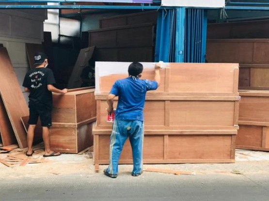 Nghề đóng quan tài trong đại dịch Covid-19 tàn khốc ở Indonesia