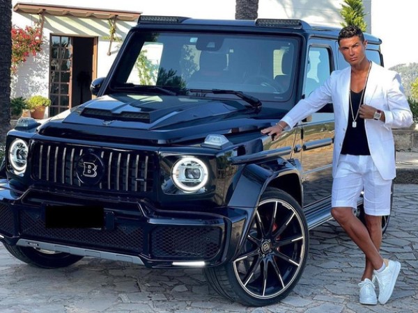 Ronaldo khoe Mercedes G-Class được bạn gái tặng sinh nhật: Chỉ có 10 chiếc trên toàn thế giới, giá đắt gấp 5 lần G 63