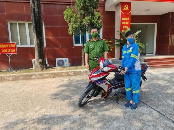 Chị lao công bị cướp trong đêm được tặng bốn xe máy