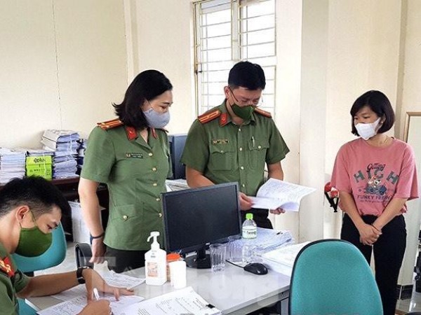 Đường dây làm giả giấy khám sức khỏe có sự tham gia của bác sỹ, nhân viên y tế