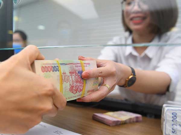 PVCombank yêu cầu F0 đang cách ly cầm sổ tiết kiệm ra quầy rút tiền, Ngân hàng nhà nước can thiệp ngay