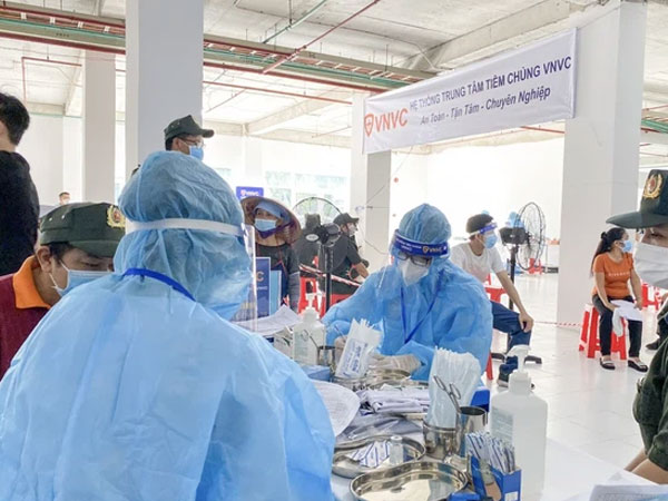 Bình Dương vượt mốc 22.000 ca nhiễm COVID-19, thành lập Văn phòng thường trực cho chiến dịch tiêm vắc xin 'thần tốc'