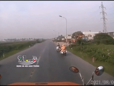 Clip: Né hai cô gái bỏ chạy khi gặp CSGT, xe container lao đầu xuống mương