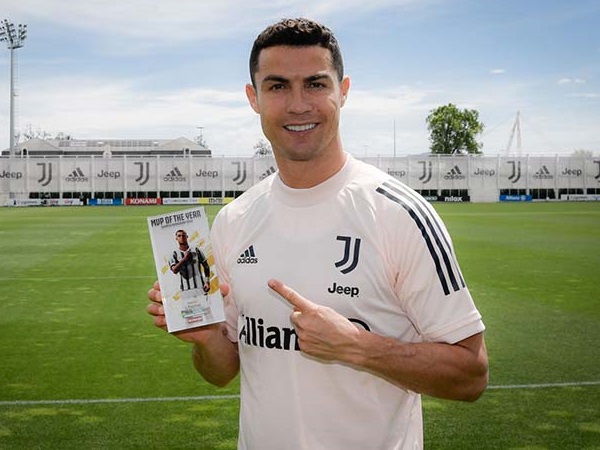Ronaldo đi vào lịch sử bóng đá Italia với giải thưởng Paolo Rossi