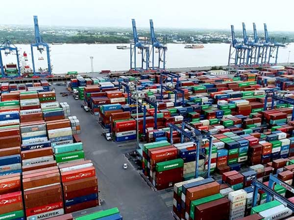 Bộ Công Thương hoả tốc kiến nghị Thủ tướng gỡ ùn tắc hàng hóa tại cảng Cát Lái