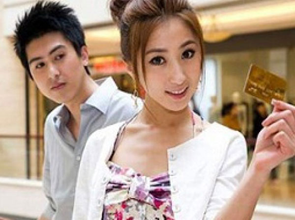 Tình cờ xem điện thoại của vợ tương lai, thanh niên chết đứng khi biết được nguồn gốc của cái thai và âm mưu nham hiểm đằng sau