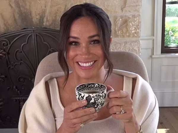 Meghan Markle bị chỉ trích khi có hành động chế nhạo Nữ hoàng Anh thông qua chi tiết đầy sâu cay
