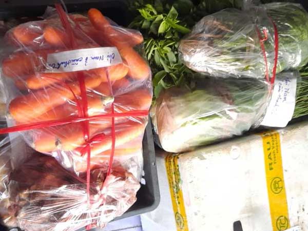 Chủ sạp rau, bà hàng cá đồng loạt mở gấp shop online