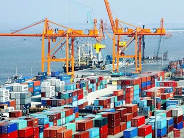 Cước vận tải biển tăng vọt: Kẻ khóc người cười