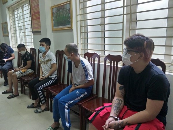 Khởi tố nhóm thanh niên cướp xe máy của nữ công nhân môi trường