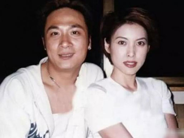 Yêu chồng diễn viên hơn 15 tuổi từ cái nhìn đầu tiên, cưới 18 năm chưa từng nấu một bữa ăn, giờ 47 tuổi đẹp như gái một con