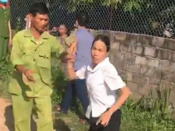 Công an Tuyên Quang lên tiếng vụ bà ngoại đòi 'tách khẩu' cho cháu bé mất mẹ mới 7 tuổi