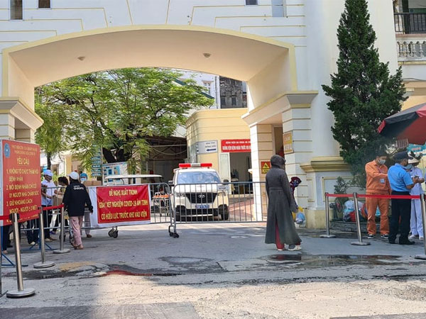 Hà Nội: Phong toả công trường xây dựng trong Bệnh viện Hà Đông vì COVID-19
