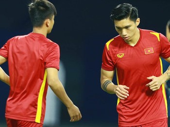 Văn Hậu và bước chân tập tễnh lên tuyển Việt Nam khiến người hâm mộ lo lắng